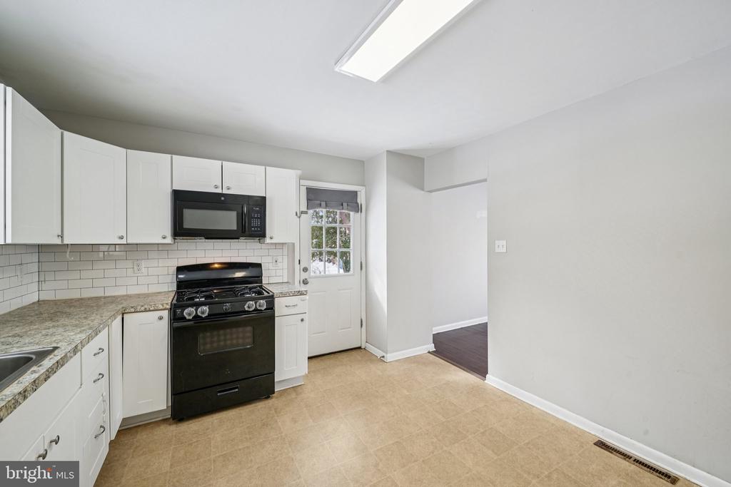 1300 CEDAR AVENUE