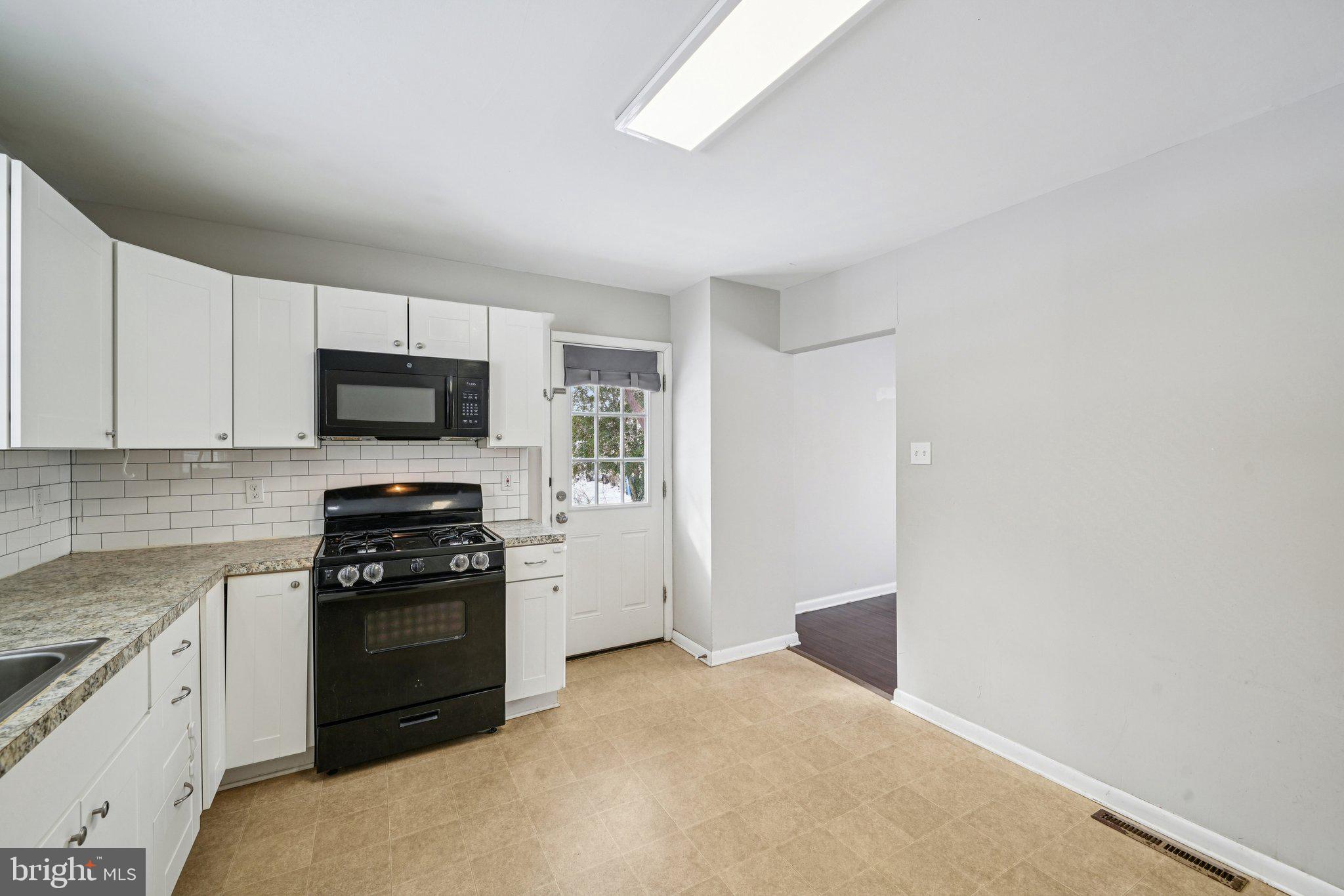 1300 CEDAR AVENUE