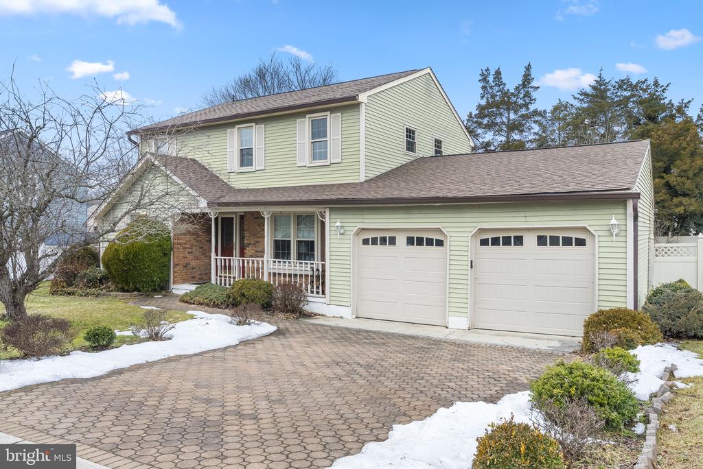 127 HAMPSHIRE DRIVE
