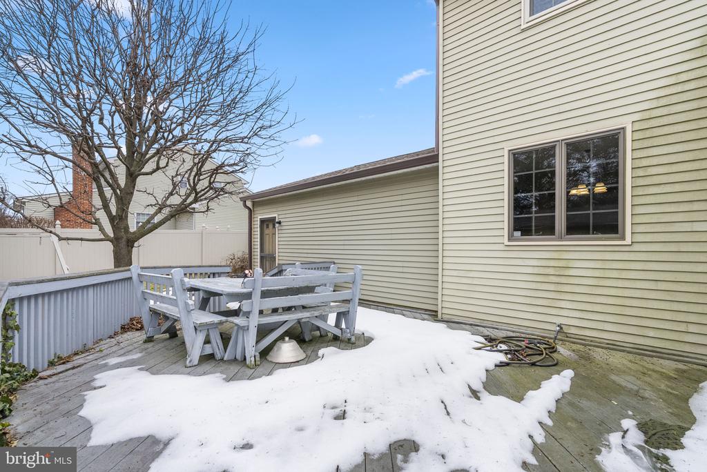 127 HAMPSHIRE DRIVE