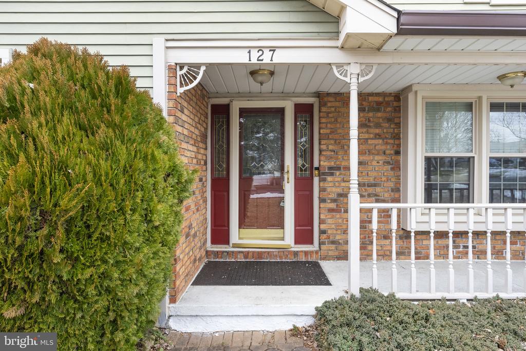 127 HAMPSHIRE DRIVE