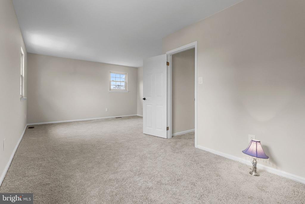 127 HAMPSHIRE DRIVE