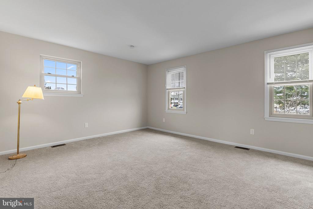 127 HAMPSHIRE DRIVE