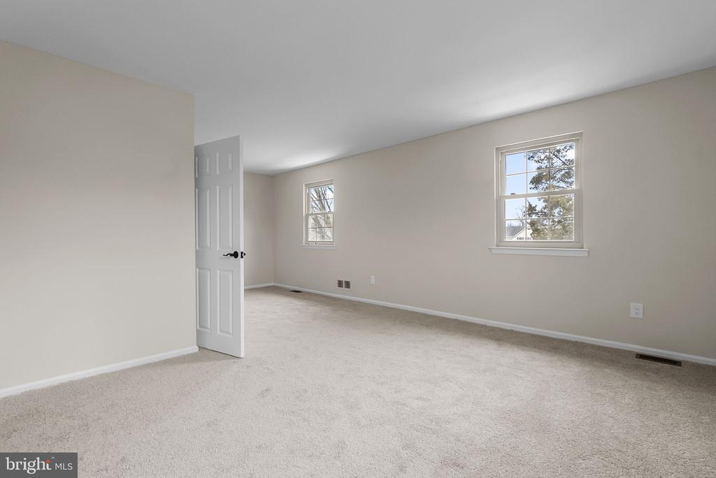 127 HAMPSHIRE DRIVE