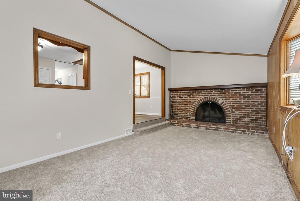 127 HAMPSHIRE DRIVE