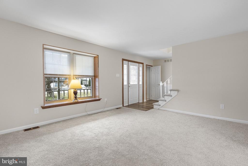 127 HAMPSHIRE DRIVE