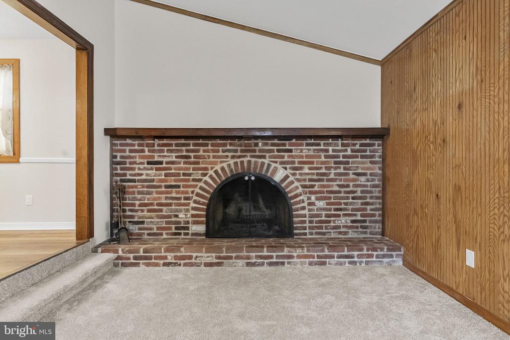 127 HAMPSHIRE DRIVE