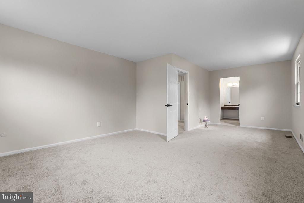 127 HAMPSHIRE DRIVE