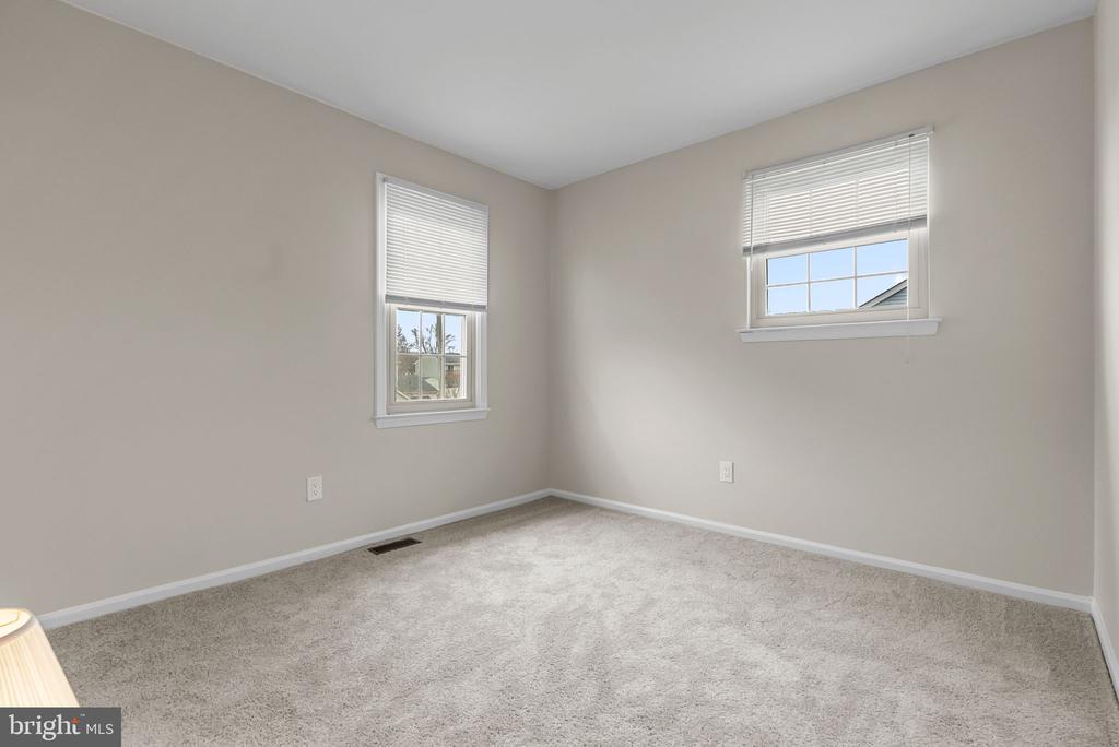 127 HAMPSHIRE DRIVE