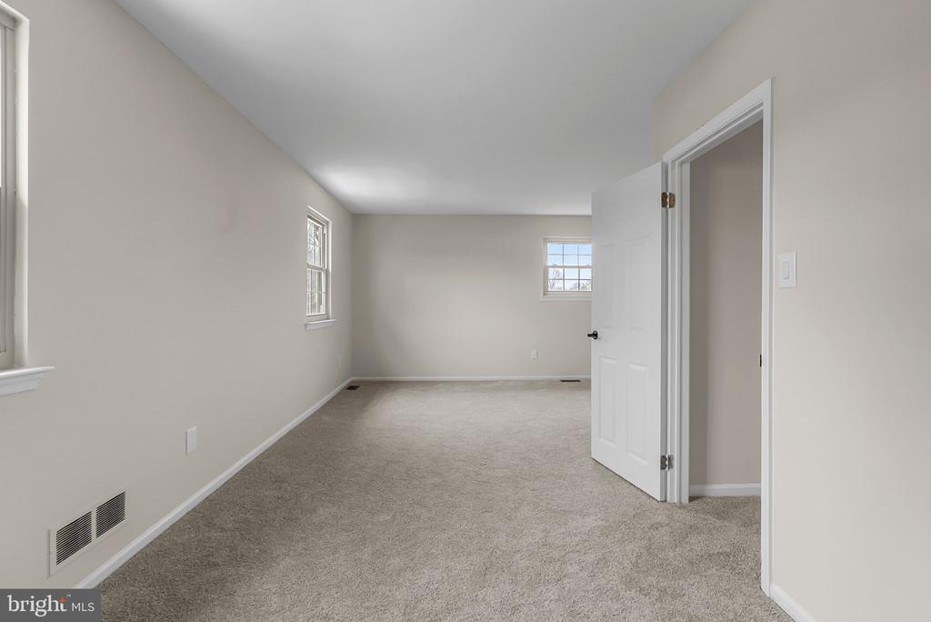 127 HAMPSHIRE DRIVE