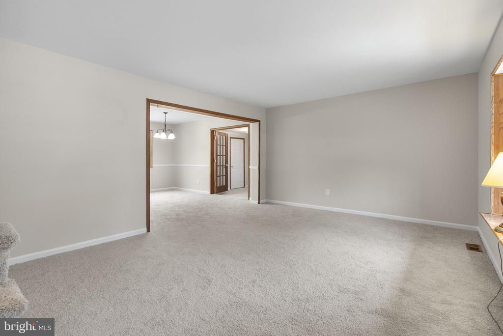 127 HAMPSHIRE DRIVE