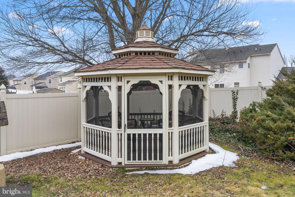 127 HAMPSHIRE DRIVE