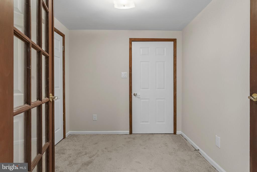 127 HAMPSHIRE DRIVE