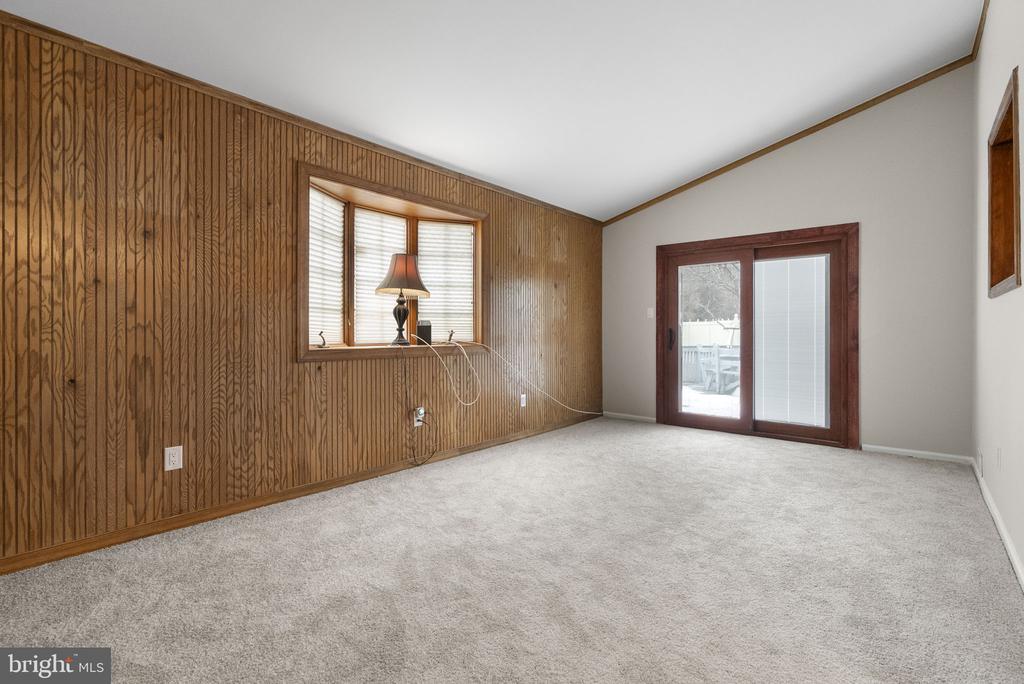 127 HAMPSHIRE DRIVE