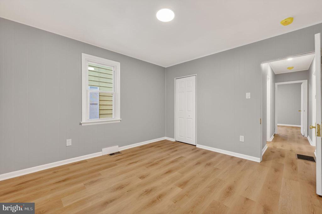 28 DUBOIS AVENUE