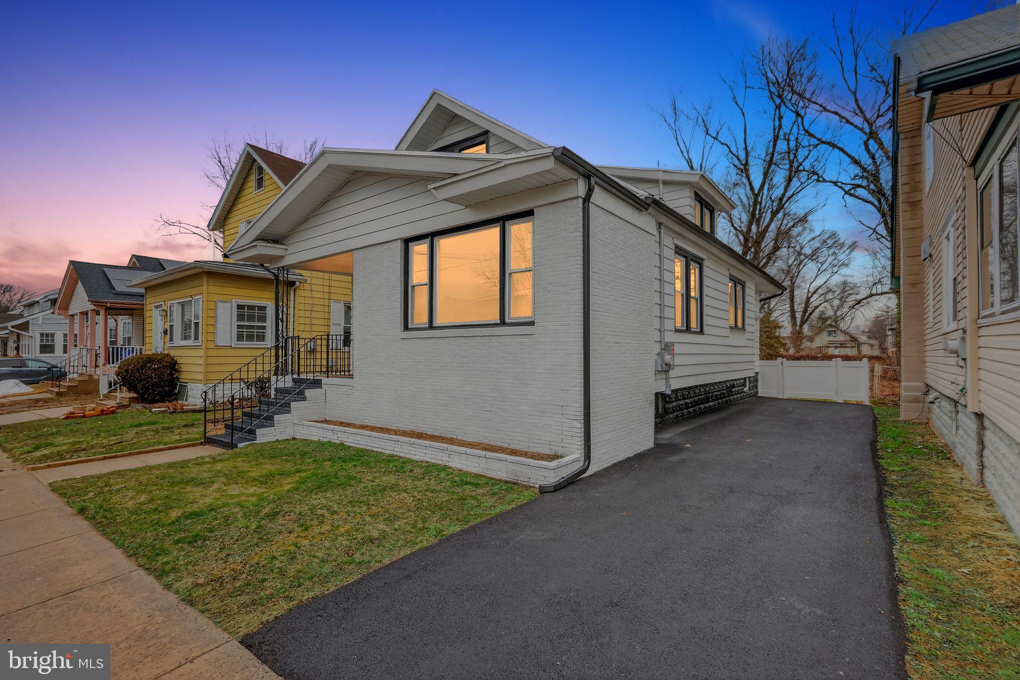 28 DUBOIS AVENUE