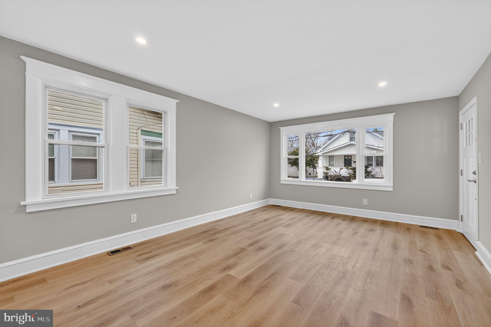 28 DUBOIS AVENUE