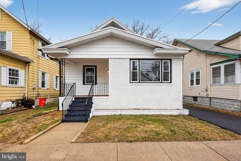 28 DUBOIS AVENUE