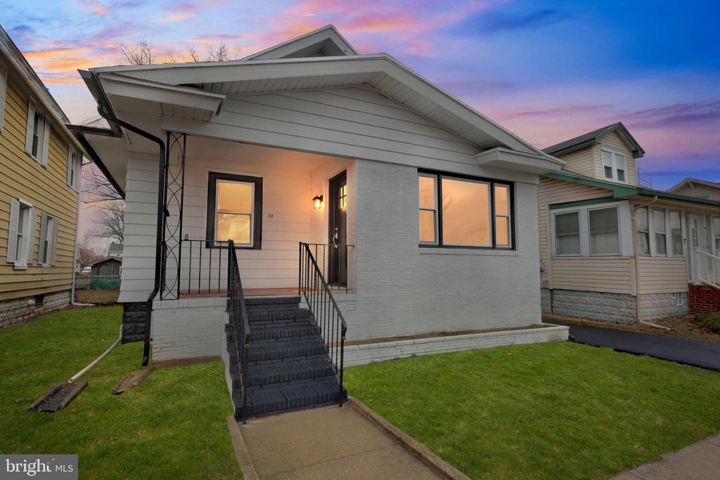 28 DUBOIS AVENUE
