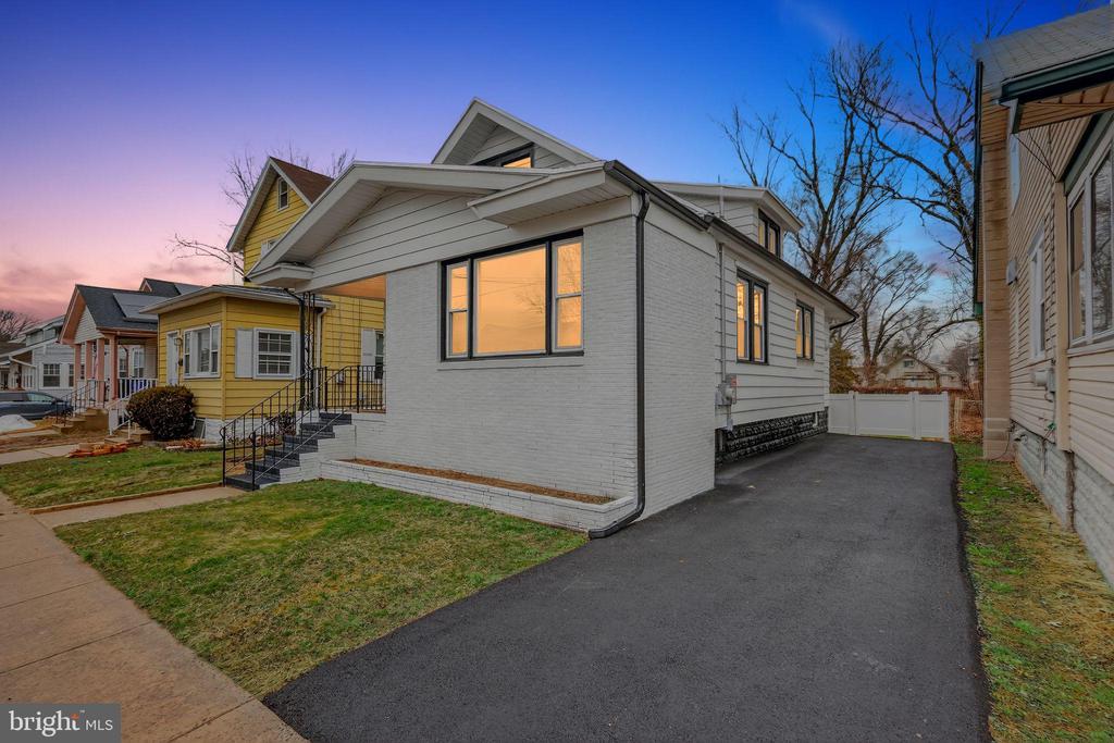 28 DUBOIS AVENUE