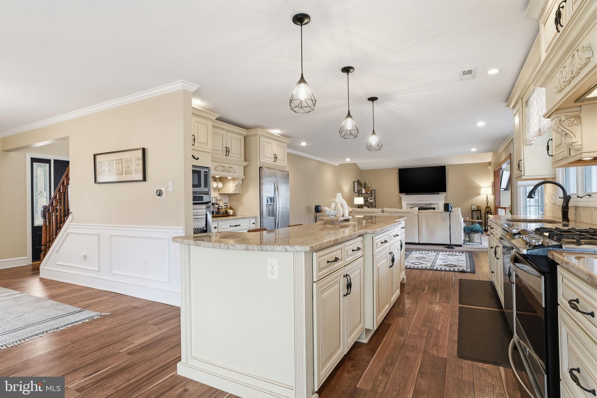 1218 ROYAL LANE