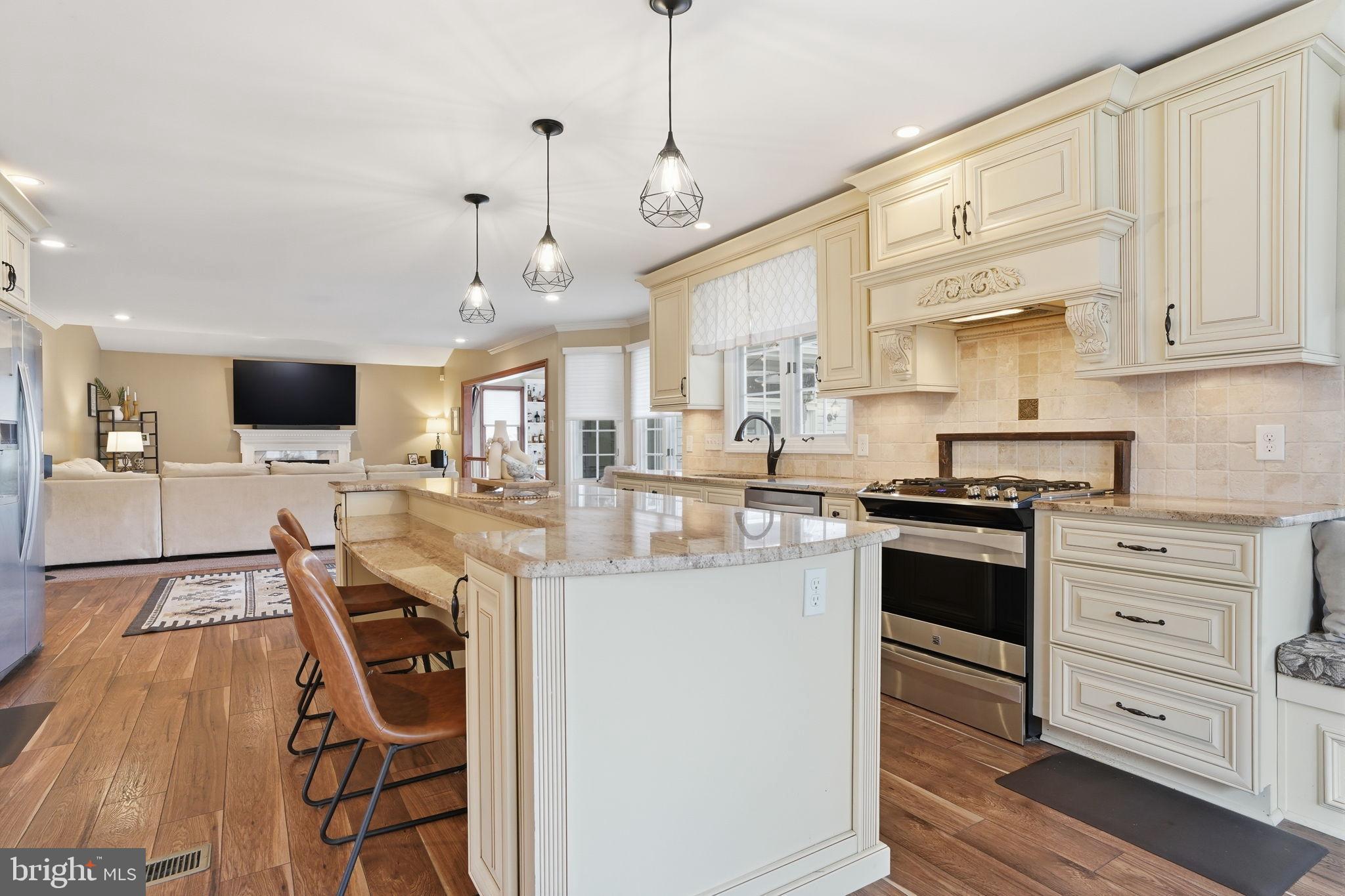1218 ROYAL LANE