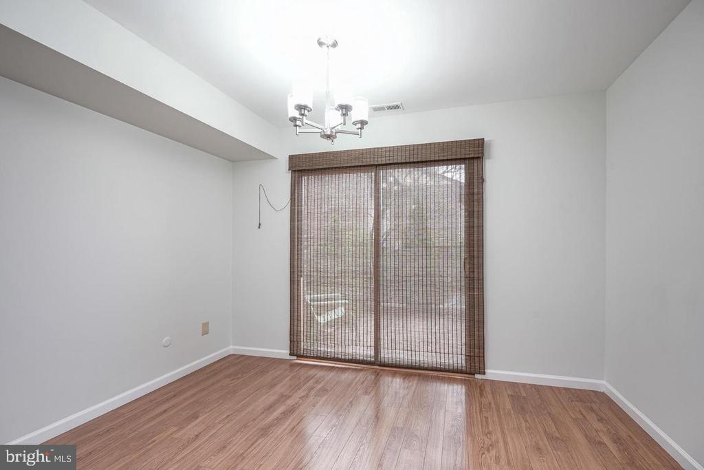 37 ARROWWOOD COURT