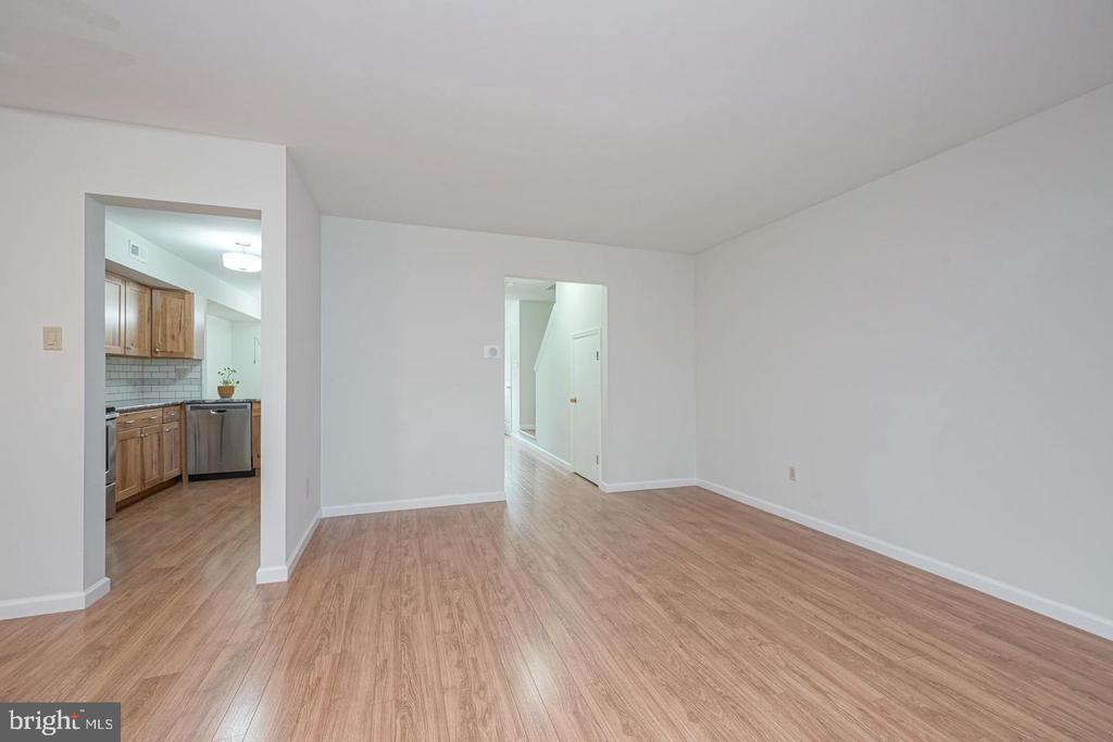 37 ARROWWOOD COURT