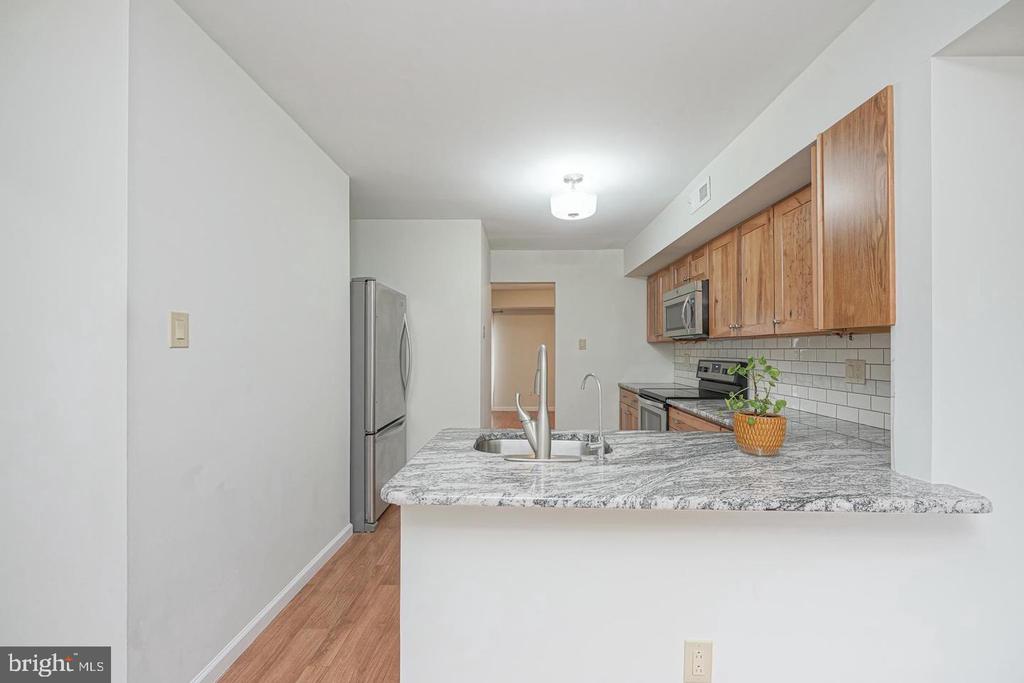 37 ARROWWOOD COURT