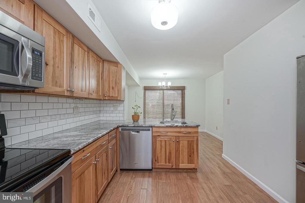 37 ARROWWOOD COURT