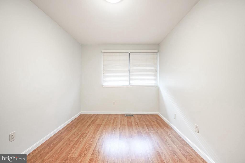37 ARROWWOOD COURT