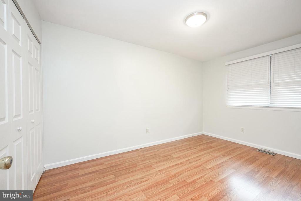37 ARROWWOOD COURT