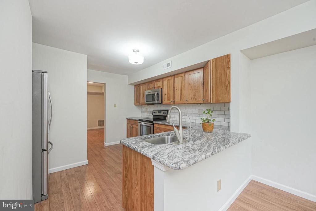 37 ARROWWOOD COURT