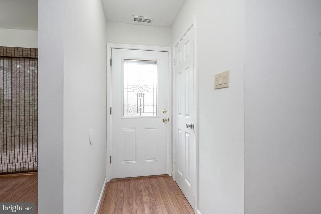 37 ARROWWOOD COURT
