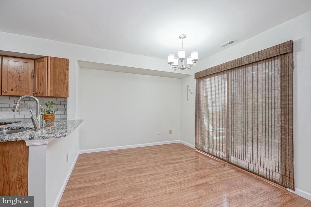 37 ARROWWOOD COURT
