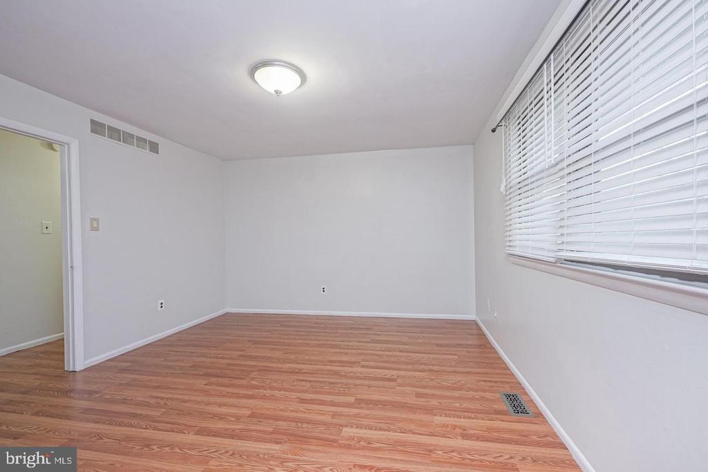 37 ARROWWOOD COURT