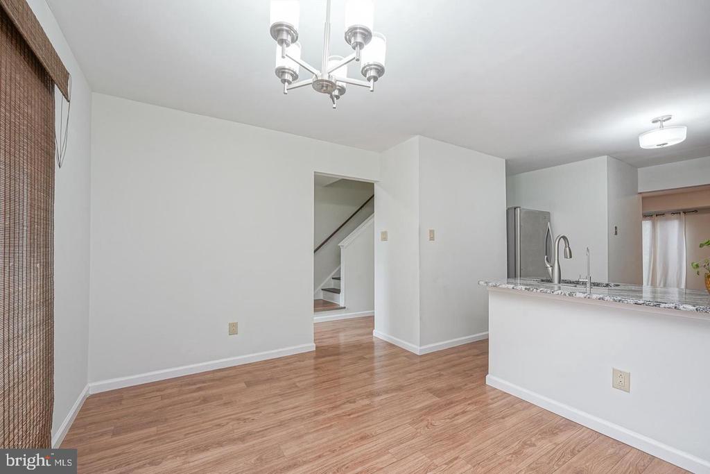 37 ARROWWOOD COURT