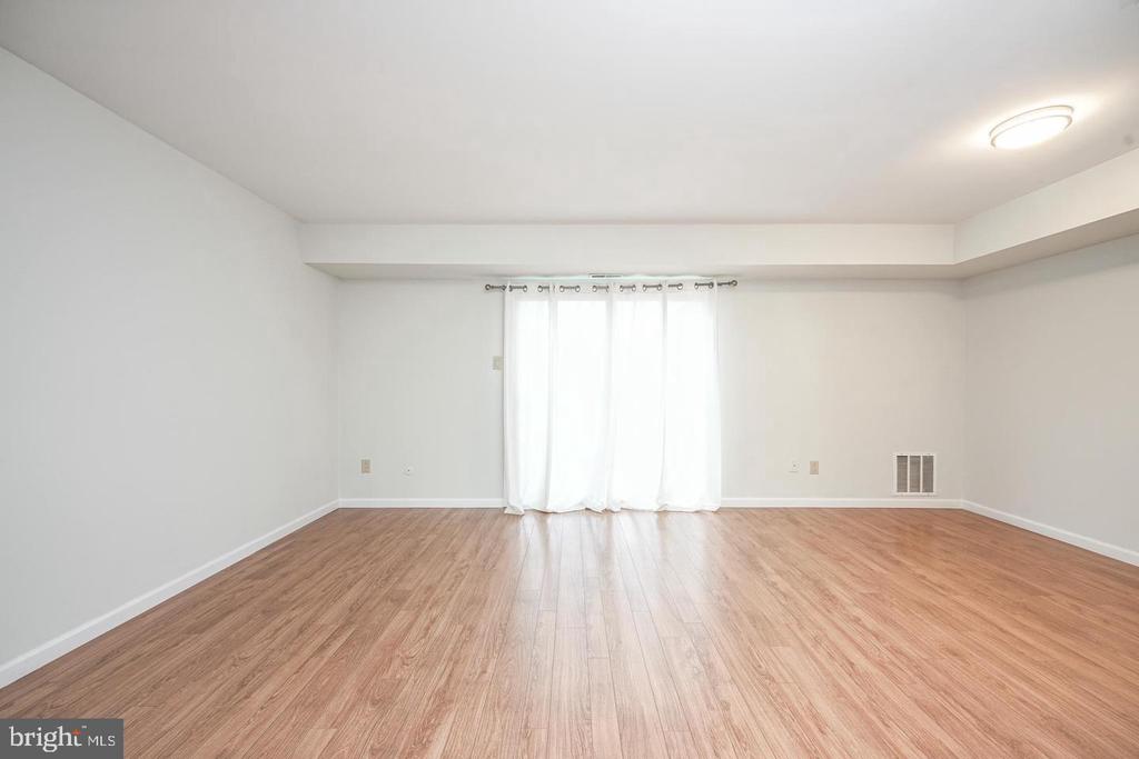37 ARROWWOOD COURT