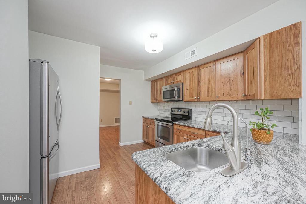 37 ARROWWOOD COURT