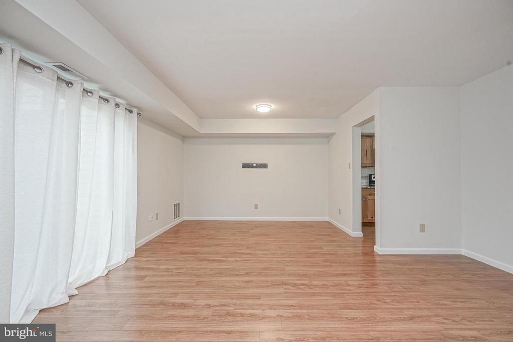 37 ARROWWOOD COURT
