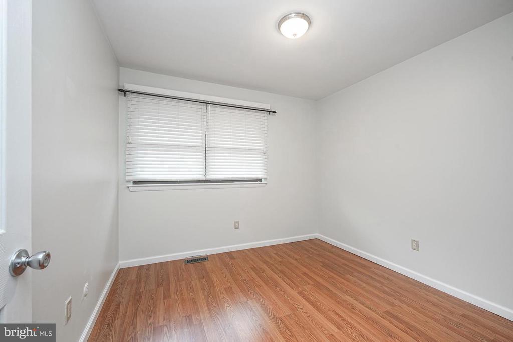 37 ARROWWOOD COURT
