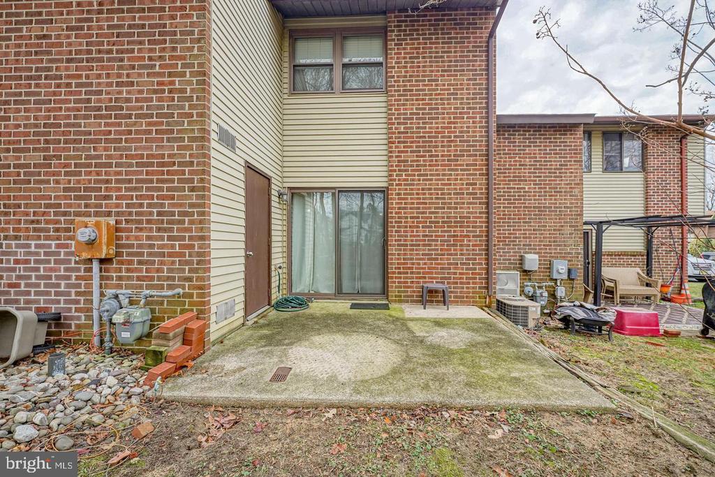 37 ARROWWOOD COURT