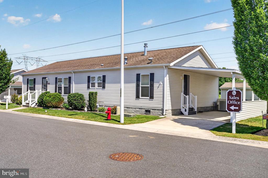 2088 BURLINGTON CIRCLE