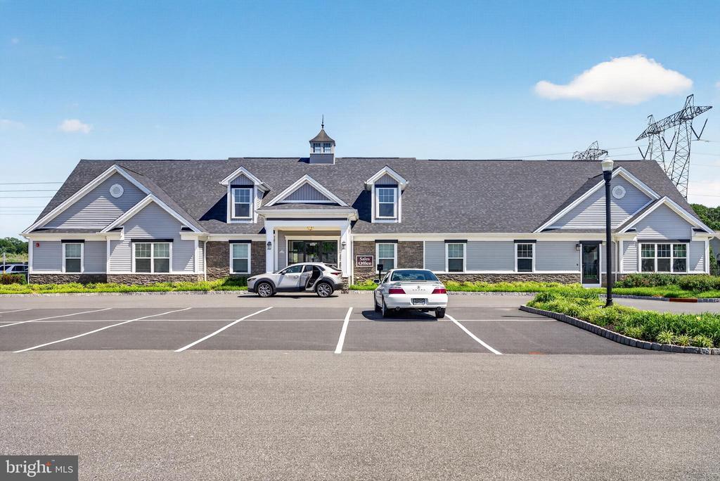 2088 BURLINGTON CIRCLE