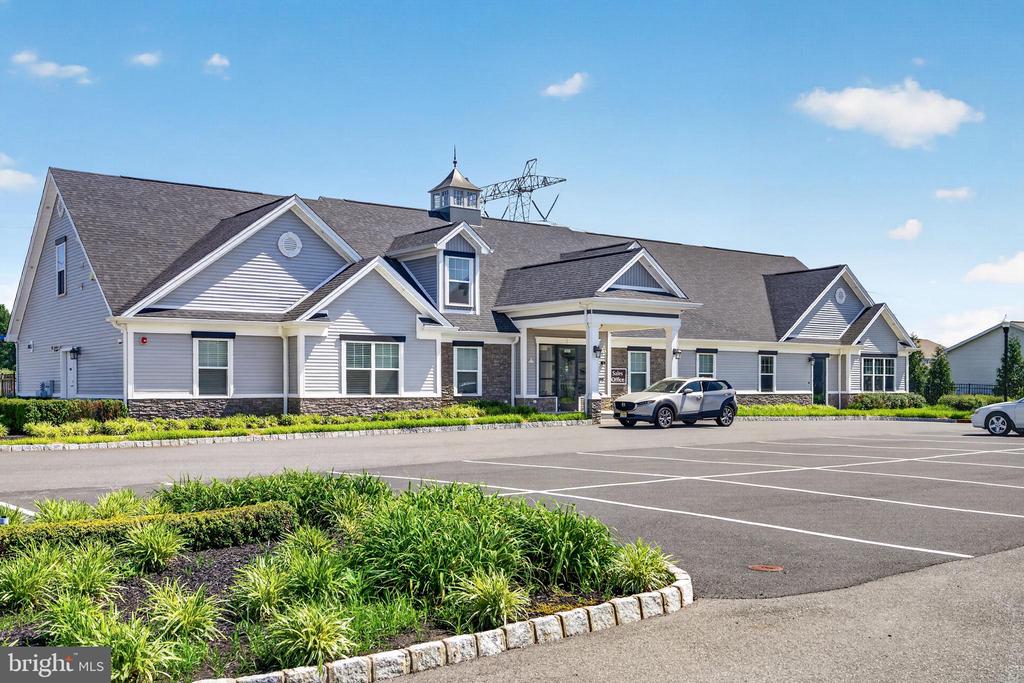 2088 BURLINGTON CIRCLE
