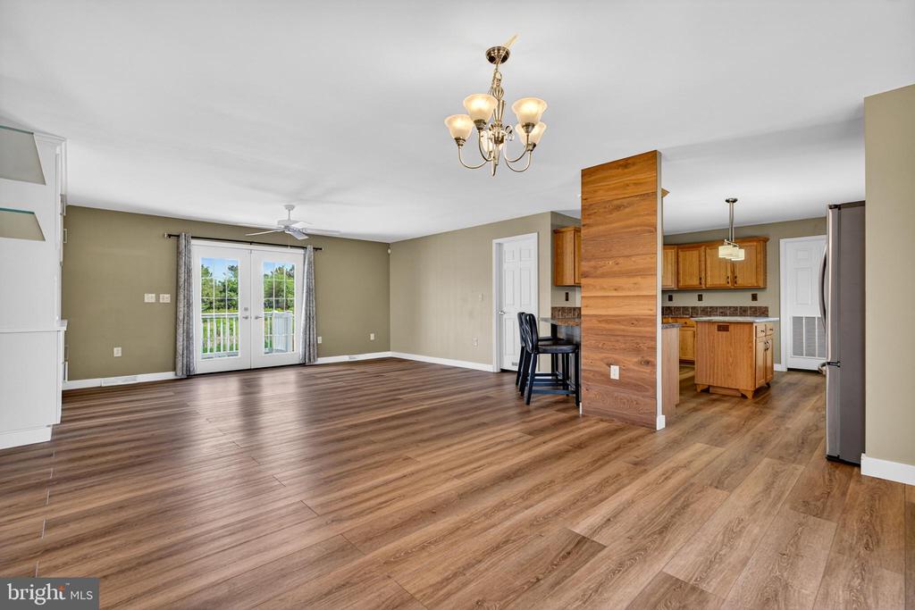 2088 BURLINGTON CIRCLE