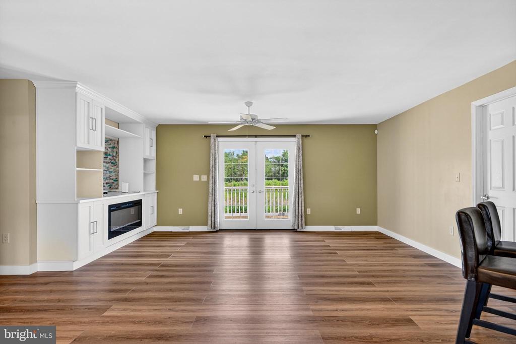 2088 BURLINGTON CIRCLE