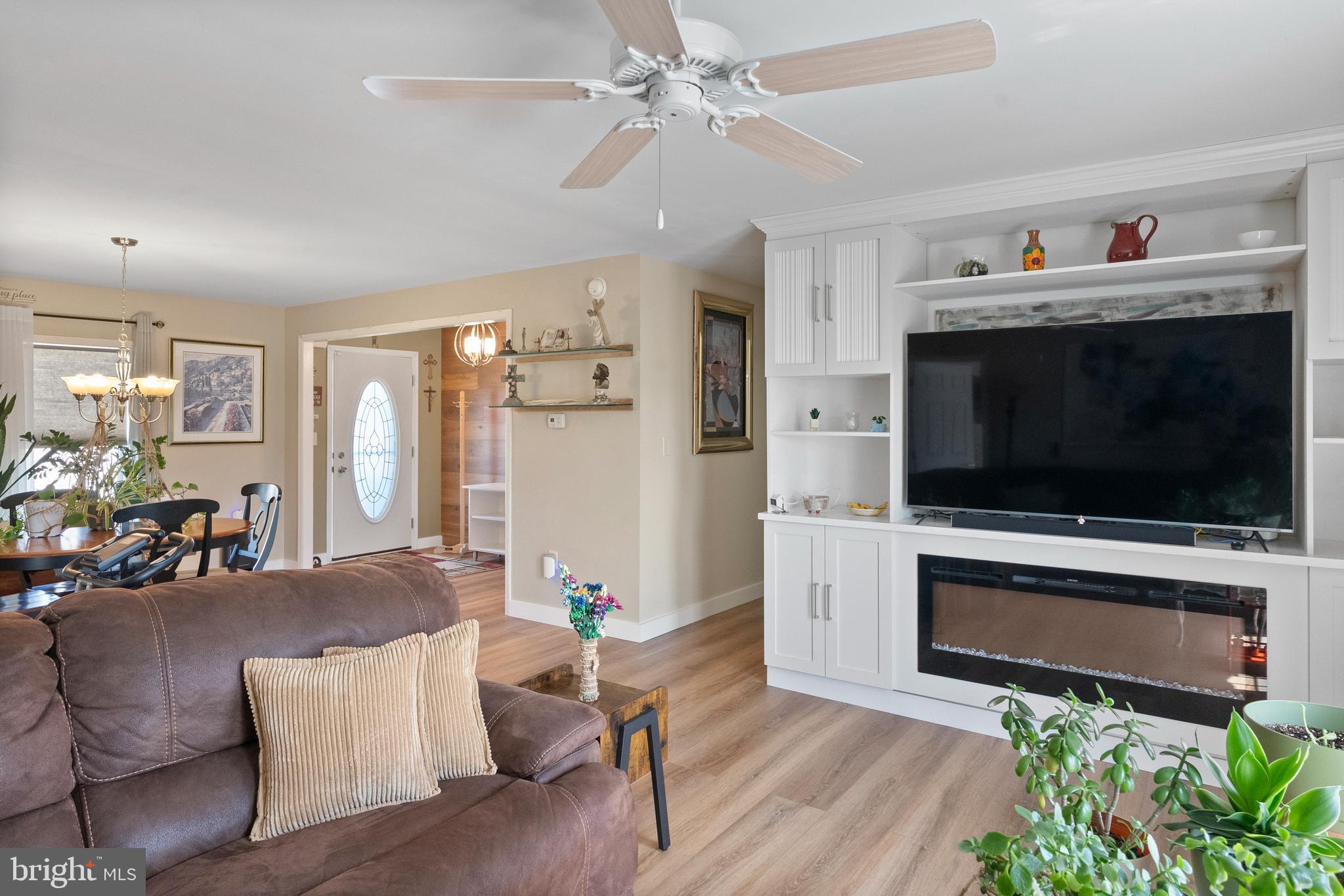 2088 BURLINGTON CIRCLE