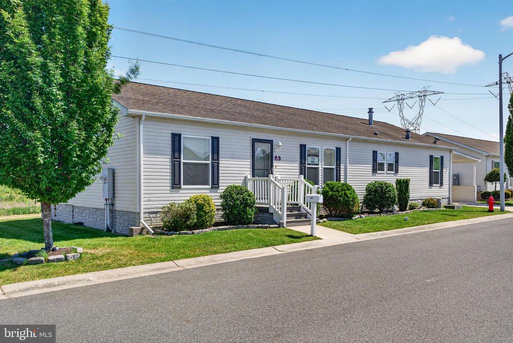 2088 BURLINGTON CIRCLE