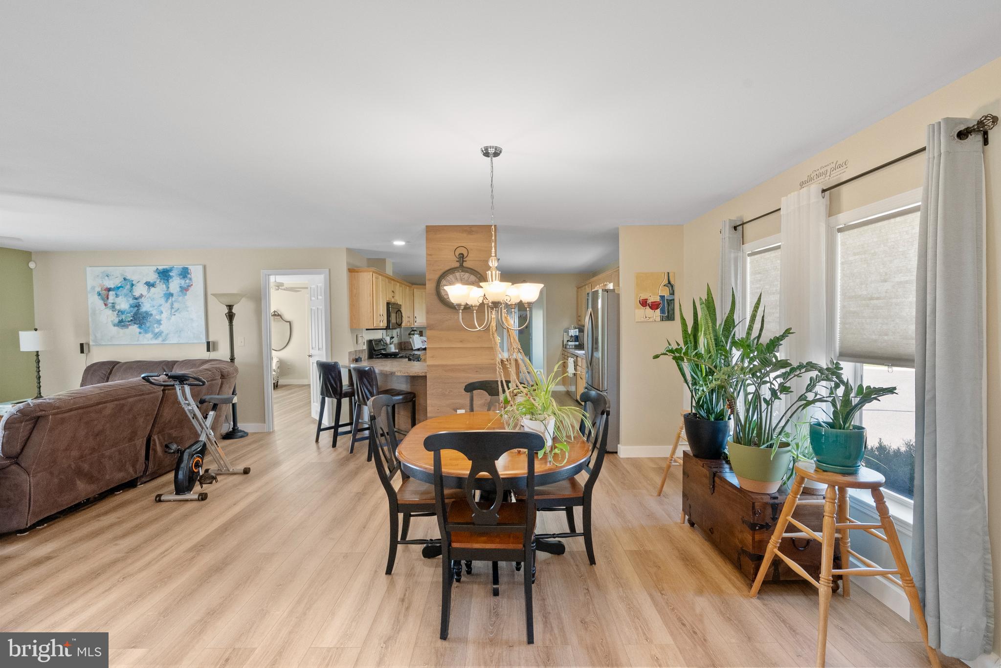 2088 BURLINGTON CIRCLE